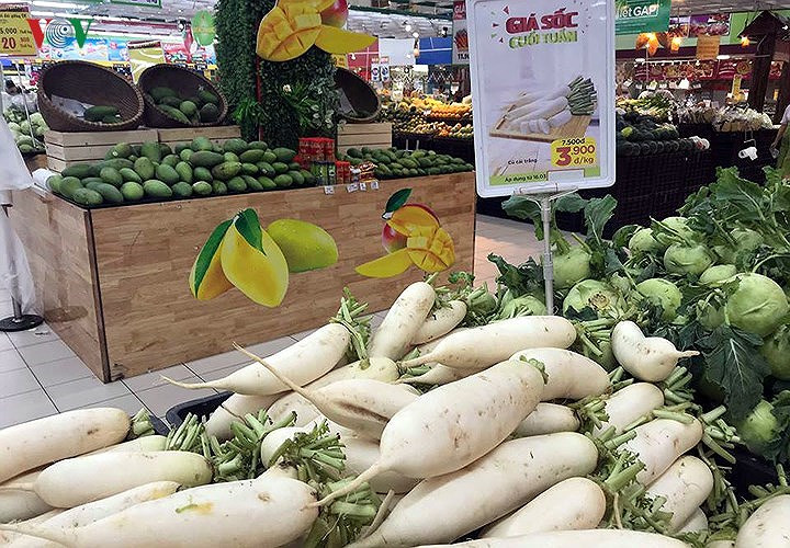 Trong siêu thị, giá củ cải rẻ như bèo, chỉ vài nghìn đồng/kg.