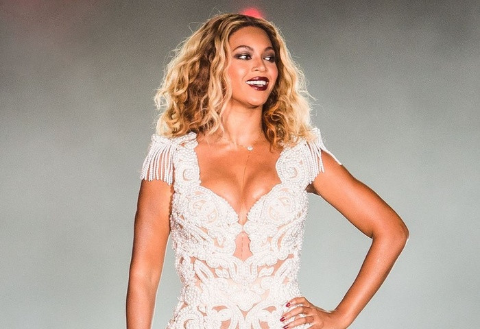 Tóc nhuộm Balayage Balayage là kiểu tóc nhuộm tương tự với kiểu tóc ombre. Nó tôn lên vẻ nữ tính cho chị em. Đây là sự lựa chọn hoàn hảo cho những cô nàng muốn làm mới mình nhưng không theo xu hướng màu nhuộm quá đậm.