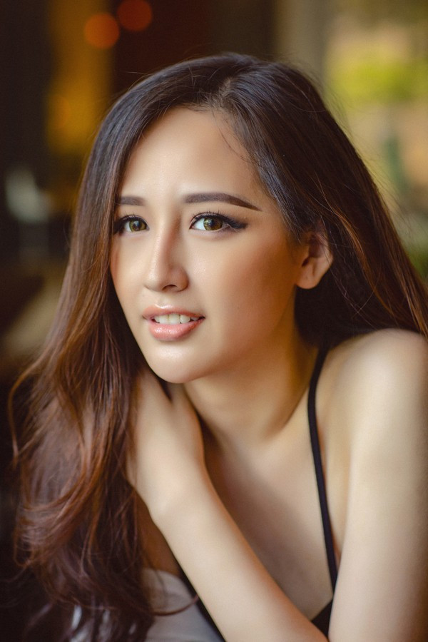 Không chỉ chịu khó thay đổi về ngoại hình, Hoa hậu Mai Phương Thúy còn rất mát tay kinh doanh trong lĩnh vực ẩm thực. Chính vì vậy, cô có tiền để tự sắm cho bản thân tủ đồ hàng hiệu khủng, liên tục thay xế sang và tậu nhà.