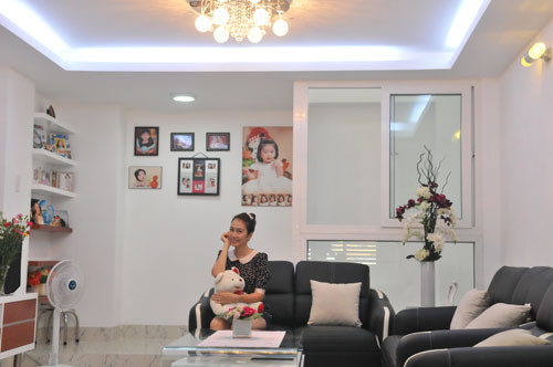 Hiện tại, MC Thanh Thảo cùng chồng con đang sống ở căn hộ ở 7 (TP.HCM). Không gian nhà của nữ MC có tone màu trắng chủ đạo và được thiết kế hiện đại, đồ đạc bài trí rất ngăn nắp.