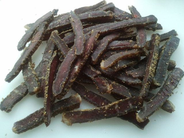 3. Thịt phơi khô, Nam Phi Tên gọi chung của thịt phơi khô này là Biltong, nó được làm từ nhiều loại thịt khác nhau như đà điểu, thịt thú rừng (linh dương, hưu, bò rừng...)