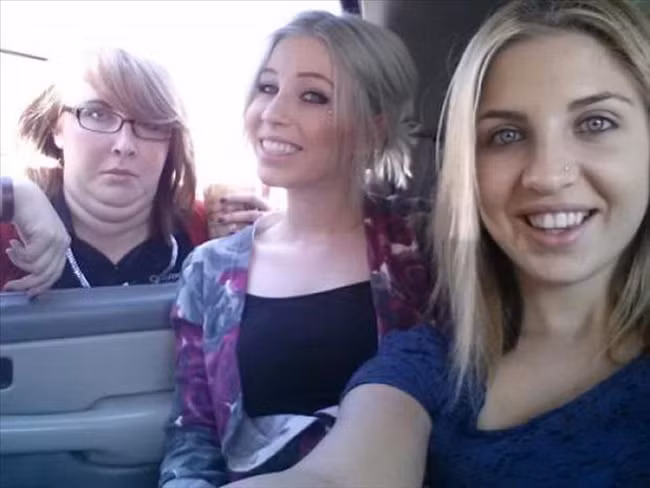 Chụp ảnh mà thiếu mặt chụy là không được rồi.