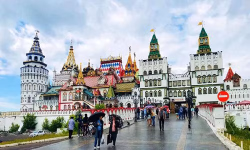 Tới Nga trong mùa World Cup năm nay, các fan bóng đá không những được thưởng thức những trận cầu hấp dẫn mà còn có cơ hội tham quan, mua sắm tại xứ sở Bạch Dương.