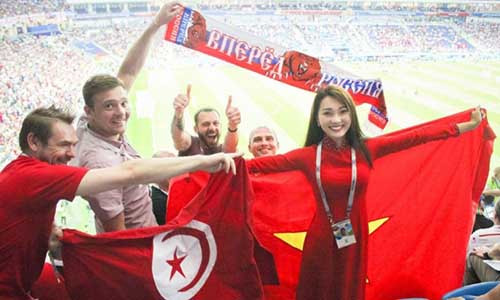 My nhan Hoa hau Hoan vu noi sai ten doi du World Cup tum lum