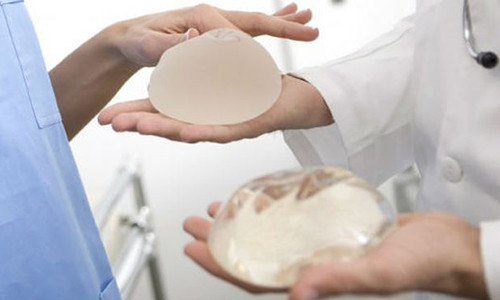 Thực chất ca phẫu thuật nâng ngực là chiêu trò buôn ma túy.