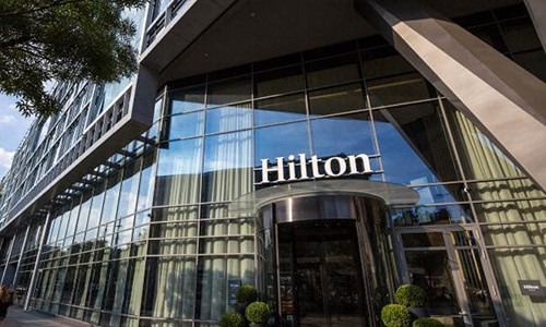 Thue khach san, khong ngo bi quay len tam khoa than tung len mang