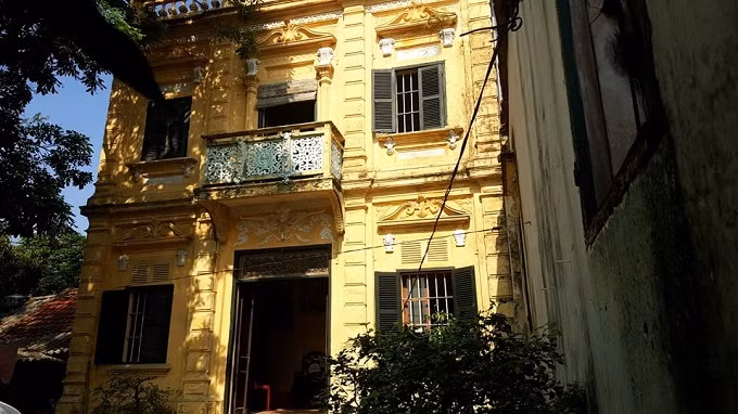 Ngoi lang co 20 can biet thu Phap co cua cac thuong gia buon lua