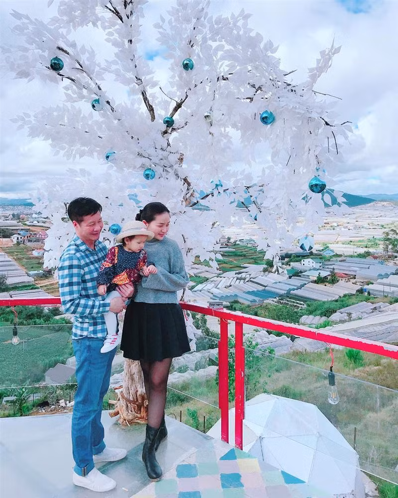 Phan Như Thảo tận hưởng niềm hạnh phúc bên chồng con: "Kỉ niệm năm thứ 3 chúng mình mừng Giáng Sinh với thiên thần Bồ Câu".