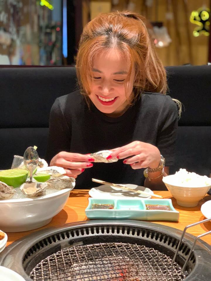 Hoàng Thùy Linh phấn khích: "No quá, giờ về chuẩn bị đồ, bay qua Úc ăn tiếp".