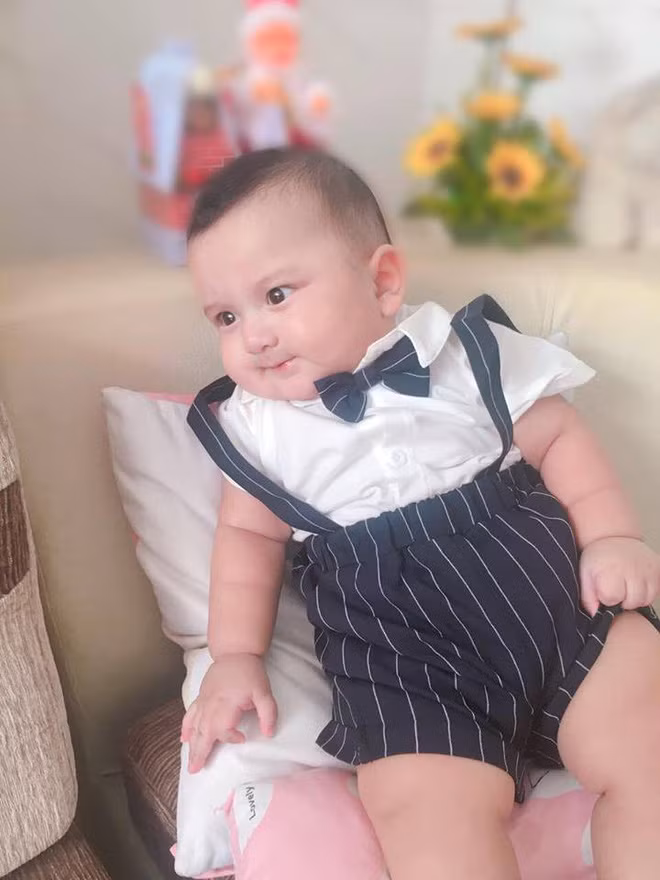 Be trai 5 thang tuoi giong Lam Tay 