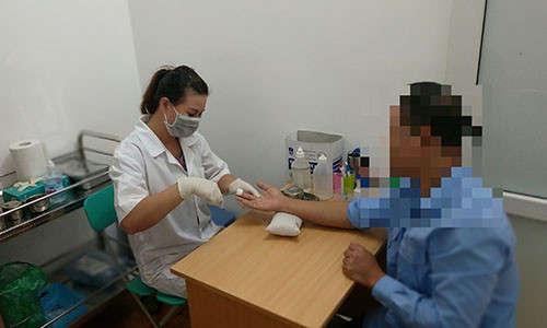 Gia dinh giau co o Sai Gon soc nang truoc ket qua ADN cua 2 be gai