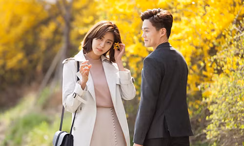 Hãy khen chồng để anh ấy cảm thấy tầm quan trọng của bản thân - Ảnh minh họa: Internet