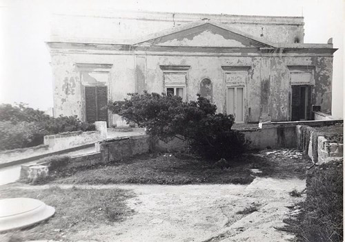 Ngôi biệt thự được xây dựng trên đảo sau khi vị ẩn sĩ rời đi.