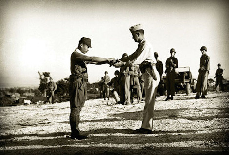 “Con cáo” Sakae Oba chính thức đầu hàng các lực lượng Mỹ.