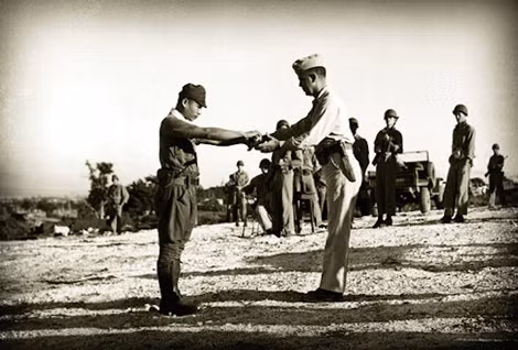 “Con cáo” Sakae Oba chính thức đầu hàng các lực lượng Mỹ.