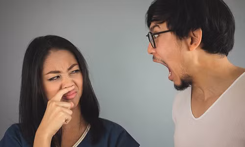 Chàng trai bị hôi miệng do nhiễm HP (Ảnh minh họa)