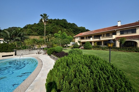 Biệt thự sang trọng của Trương Bá Chi.