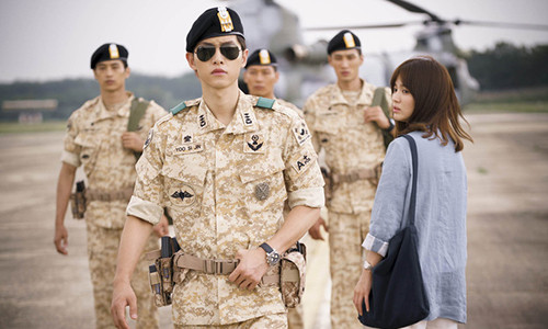 Phim “Hậu duệ mặt trời” thành công vì chọn được dàn diễn viên có diễn xuất tốt và hình ảnh đẹp. Ảnh: TL