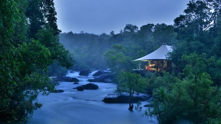 Shinta Mani Wild, Campuchia khai trương tháng 8 là khu nghỉ mát sinh thái nằm bên ngoài Vườn Quốc gia phía Nam Cardamom - giữa Kirirom, Bokor và Cardamom National Park ở miền Nam Campuchia, nơi có cảnh thiên nhiên hùng vĩ.