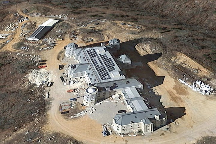 Pensmore - Highlandville, Missouri thuộc sở hữu của tỷ phú Steven Huff được coi như ngôi nhà không thể bị phá hủy khi thiết kế chịu được bom, động đất và nhiều thảm họa khác...