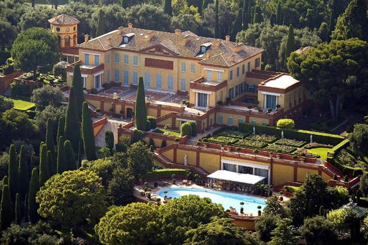 Villa Leopolda - Riviera, Pháp rộng 50 mẫu Anh được xây dựng bởi Vua Leopold II của Bỉ và sau đó được ban cho một trong những người tình của ông làm quà tặng.