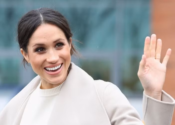 Tuy nhiên, không có gì là truyền thống về mối quan hệ giữa Markle và Harry. Cô ấy có thể hòa hợp với đám cưới hiện đại của họ và có một vương miện được tạo riêng cho cô ấy.