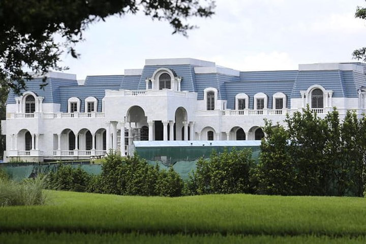 Versailles - Windermere, Florida thuộc sở hữu của gia đình Siegel.