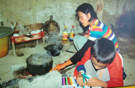 Phu nu co HIV chat vat khi tim ke sinh nhai