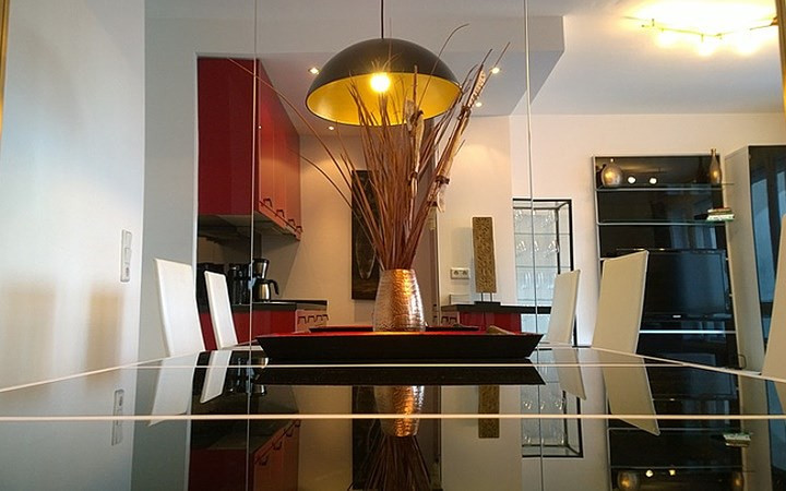 Căn hộ có giá cho thuê là 990 euro, bao gồm các khoản phí dịch vụ tivi, internet tốc độ cao và dịch vụ dọn dẹp hàng tuần… Từ tháng 5/2019, căn hộ sẽ mở cửa đón khách tới thuê.