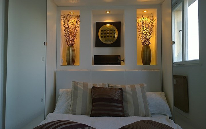 Phòng ngủ mang phong cách Địa Trung Hải hiện đại.