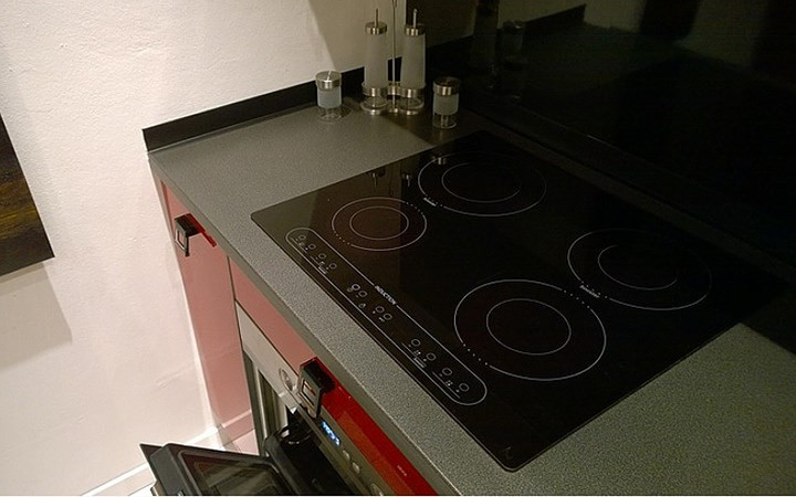 Thiết bị nhà bếp được trang bị đầy đủ và tiện dụng.