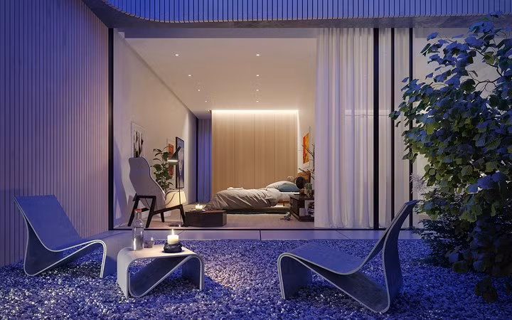 Vào ban đêm ánh sáng nhân tạo từ các loại đèn tạo cảm giác ngôi nhà như mặc thêm một lớp áo khác.