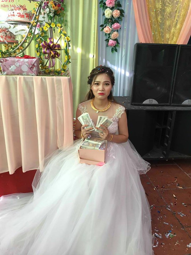 Chang trai tang qua cuoi 