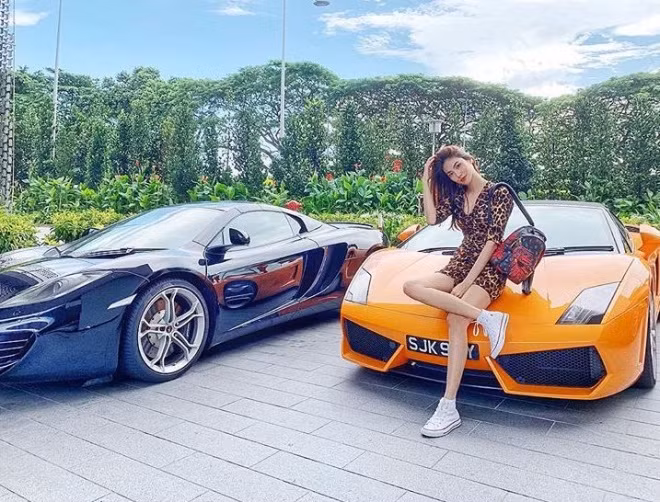 Sau khi kết hôn với ông xã doanh nhân Tuấn John - cháu trai của bà Tư Hường từng là nữ doanh nhân tiếng tăm của Việt Nam, Lan Khuê thường cập nhật những hình ảnh về một cuộc sống hạnh phúc, dư dả, giàu sang đáng ghen tị. Sau khi về sống chung một nhà với chồng doanh nhân, cô cũng hạn chế tham gia các sự kiện của showbiz và tập trung chăm lo cho gia đình nhiều hơn.