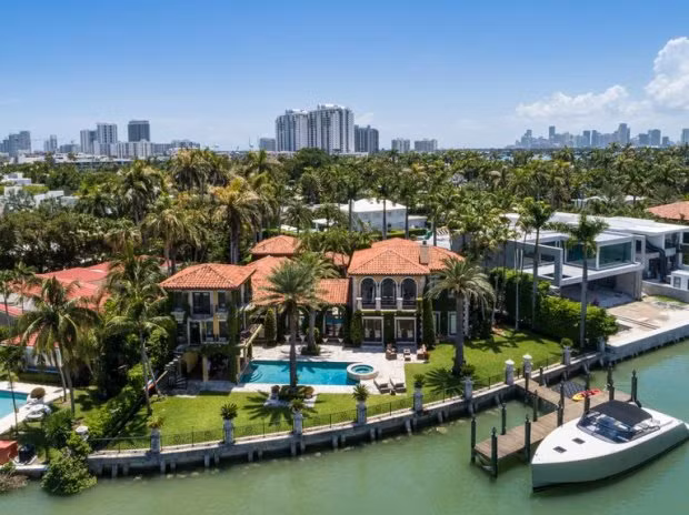 Thậm chí, nó còn có cả một bến tàu riêng cho mình.