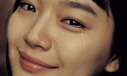 Khóc là một trong những nguyên nhân làm sưng mí mắt (Ảnh: Internet) Khóc là một trong những nguyên nhân làm sưng mí mắt (Ảnh: Internet)