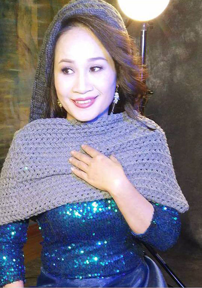 Thời gian gần đây, phong cách trang điểm giúp chị ngày một thay đổi. Gương mặt được nhận xét hồng hào, trẻ trung hơn xưa. Từ cách tạo kiểu tóc thời trang đến gu trang điểm nhẹ nhàng mang lại cho chị sự “lột xác” ngỡ ngàng.