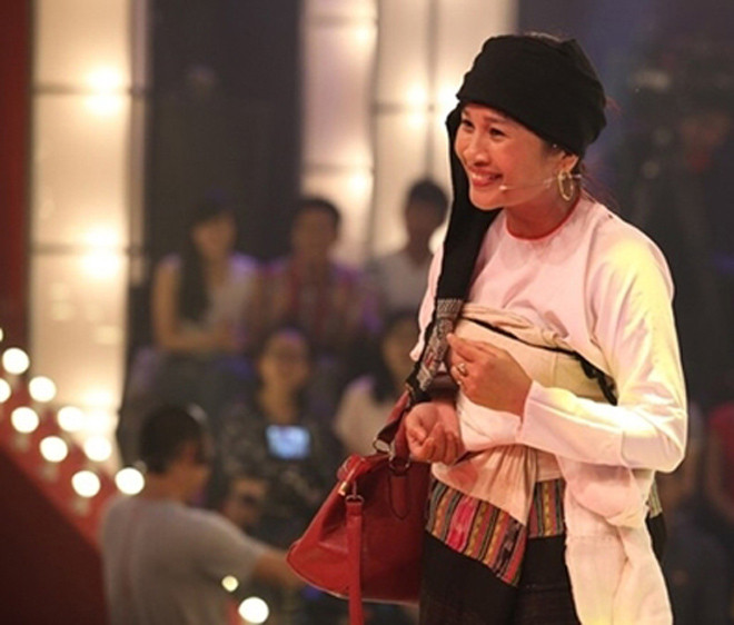 Chương trình "Thách thức danh hài" mùa 2 năm 2015 mang lại sự đổi đời cho chị Lê Thị Dần. Xuất sắc vượt qua 5 vòng thi, chị giành giải thưởng 100 triệu đồng nhờ tài diễn hài hước chọc cười hai giám khảo Việt Hương và Trấn Thành.