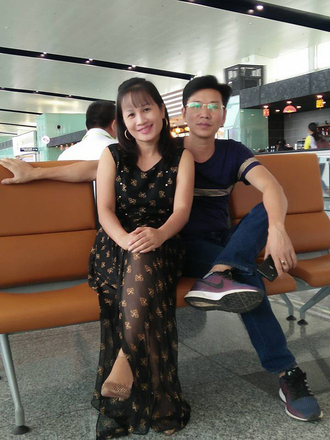 Trên trang cá nhân, “ngôi sao vi diệu” thường chia sẻ ảnh đời thường vui vẻ. Chị và ông xã kiêm quản lý đi diễn, đi du lịch nhiều nên hay chụp ảnh tại sân bay.