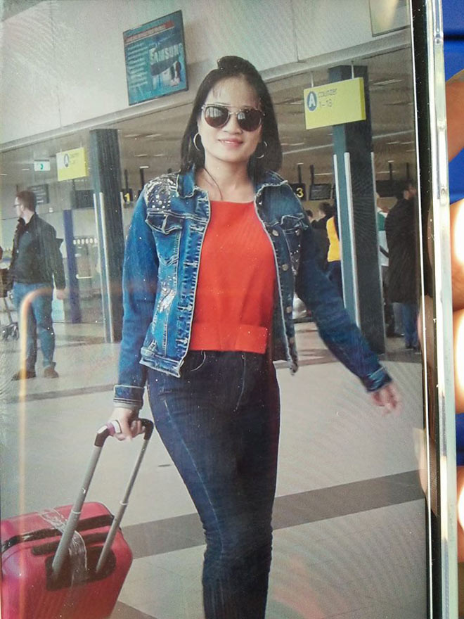 Cùng với việc nhận show diễn hài, đóng phim, “cô gái trăm triệu” dần thay đổi phong cách thời trang. Chị trở nên hiện đại, sành điệu hơn trước, từ kiểu tóc đến quần áo, giày dép.