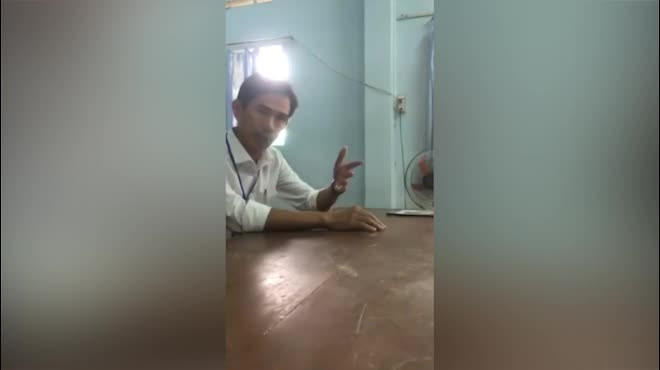 Xuc pham thay vi quan cua con: Nu phu huynh tiep tuc 