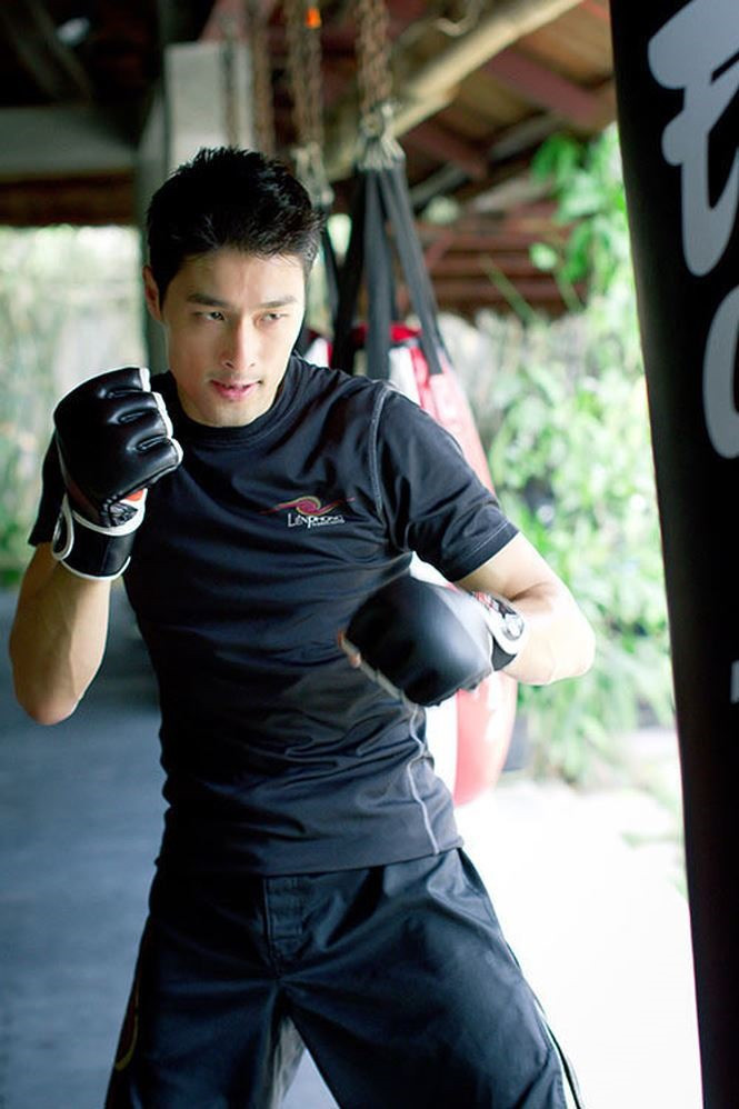 Sau khi rút lui khỏi các sự kiện giải trí, anh chủ yếu tập luyện môn phái gia truyền Liên Phong.