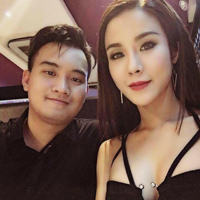 Diệp Lâm Anh yêu và kết hôn với bạn trai kém 1 tuổi. Ông xã của Diệp Lâm Anh là Đức Phạm, sinh năm 1990. Không những là trai trẻ, anh còn xuất thân trong một gia đình giàu có nổi tiếng tại TP. HCM. Cả hai tổ chức đám cưới vào ngày 5.5 vừa qua.