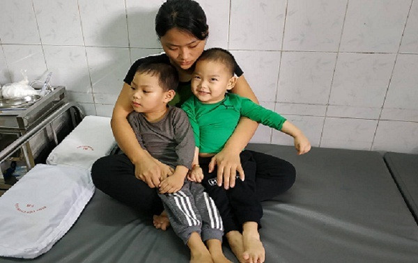 Canh khon cung cua gia dinh ngheo co hai con bi bai nao-Hinh-2