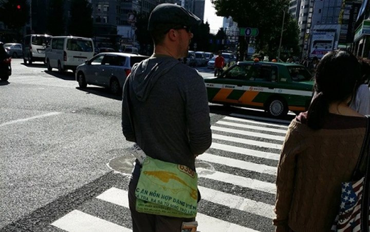 Nguoi Nhat bien bao cam 