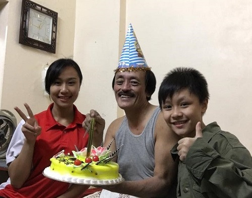 Hạnh phúc bên các con trong ngày sinh nhật. Ảnh NVCC