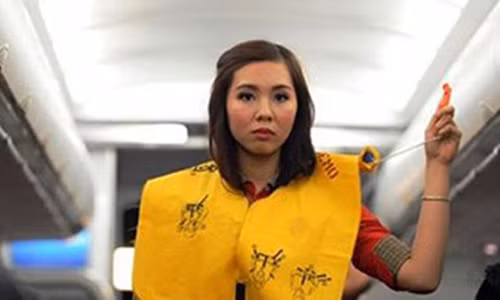 Áo phao được trang bị trên máy bay nhằm đảm bảo an toàn tính mạng cho hành khách trong trường hợp chuyến bay phải hạ cánh khẩn cấp xuống nước. (Ảnh minh họa)