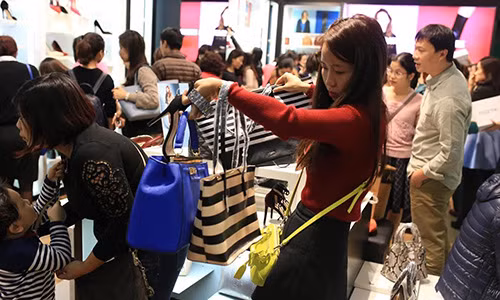 Su that Black Friday: Giam gia sap san, vet tui khach hang an lai ngan ty