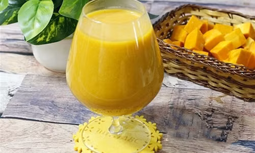 Sữa hạt sen bí đỏ là thức uống thơm ngon, béo ngậy cho bé mùa xuân hè - Ảnh minh họa: Internet