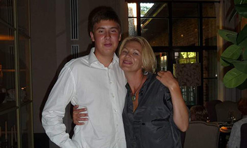 Mẹ con nữ tỷ phú Anastasia Sosina Novikova.